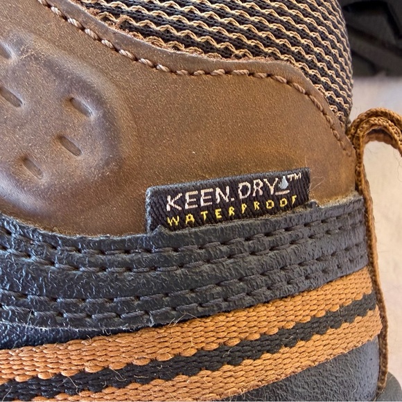 Keen Child Brown and Black Hiking Boots Size 2 Great Condition! - Picture 7 of 8